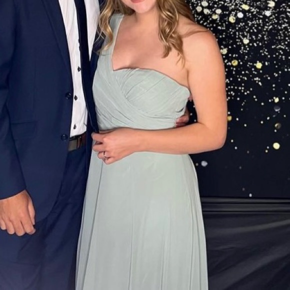 David's Bridal Dresses & Skirts - David’s Bridal Bridesmaids Dress - Size 10